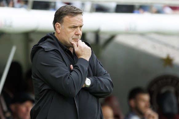 Patrick Rahmen, coach of Winterthur FC, reacts, during the Super League Championship Group soccer match of Swiss Championship between Servette, SFC, and Winterthour, FCW, at the Stade De Geneve in Gen ...
