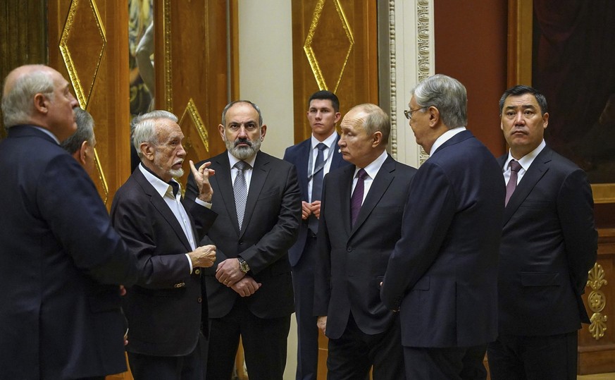 epa10379301 Russian President Vladimir Putin (3d-R) and CIS heads of state tour the State Russian Museum during an informal summit of the Commonwealth of Independent States (CIS) in St. Petersburg, Ru ...