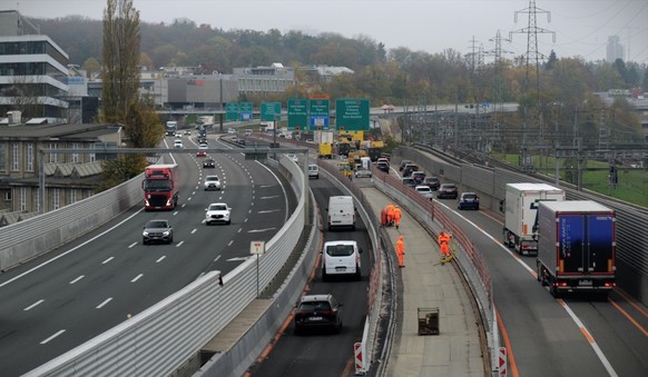 Autofahrer, Pendler und Anwohner in Kirchberg und auf der A1 Kirchberg bis Bern Wankdorf sagen, was sie vom geplanten Autobahnausbau halten, über den die Schweiz am 24. November 2024 abstimmen wird.