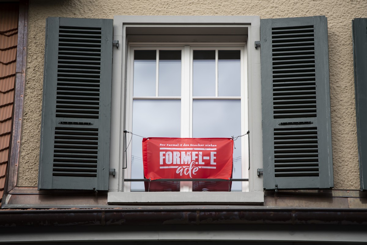 A banner of the "FORMEL-E ade" (''Formula E good bye'') committee is visible on a window before the first test session during the Bern E-Prix, the eleventh stage of the A ...