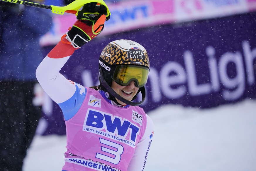 Switzerland&#039;s Wendy Holdener celebrates after finishing a women&#039;s World Cup slalom ski race Sunday, Nov. 28, 2021, Killington, Vt. (AP Photo/Robert F. Bukaty)