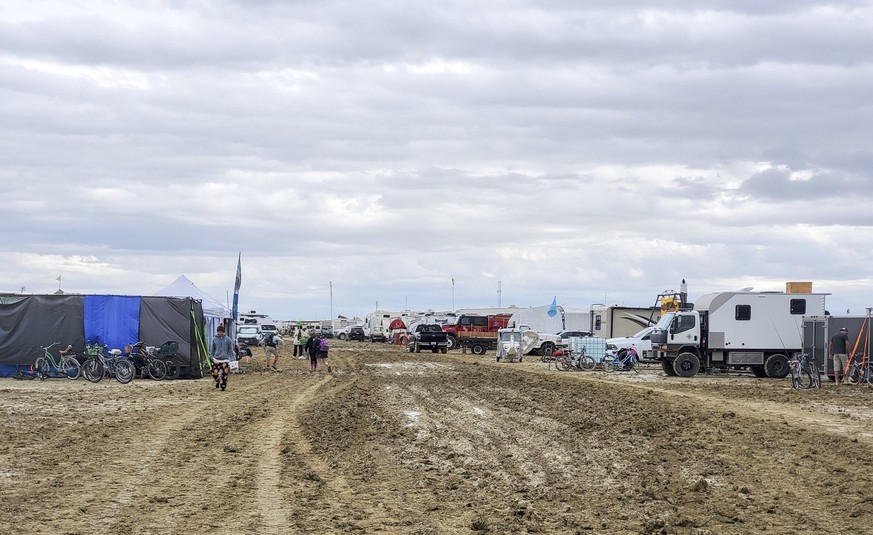 epa10838928 A view of the muddy roadways at the Burning Man festival in Black Rock City, Nevada, USA, 03 September 2023. Heavy rains in the normal dry location created deep, heavy mud conditions that  ...