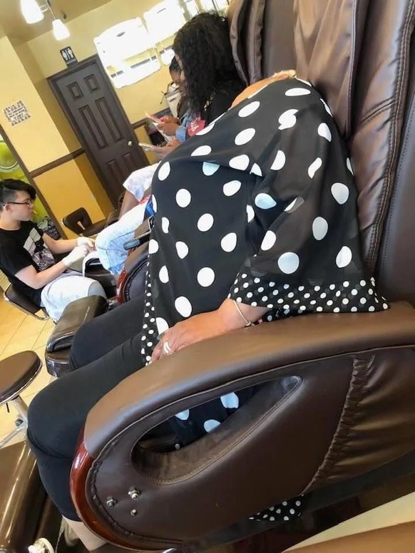 Headless nap: optical illusion