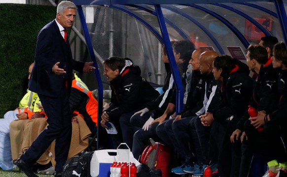 Football Soccer - Andorra v Switzerland - World Cup 2018 Qualifier - Estadi Nacional, Andorra la Vella, Andorra - 10/10/16.Switzerland&#039;s coach Vladimir Petkovic gestures. REUTERS/Albert Gea