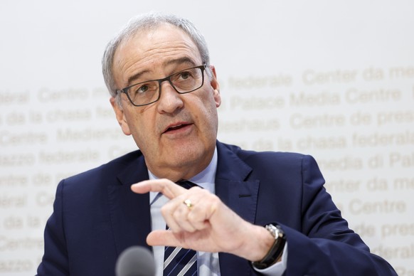 Bundesraetin Guy Parmelin spricht waehrend einer Medienkonferenz des Bundesrates zu den Massnahmen in einer Strommangellage, am Mittwoch, 23. November 2022 in Bern. (KEYSTONE/Peter Klaunzer)