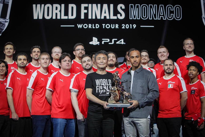 Kazunori Yamauchi mit Lewis Hamilton an den GT Championship World Finals 2019 in Monaco.