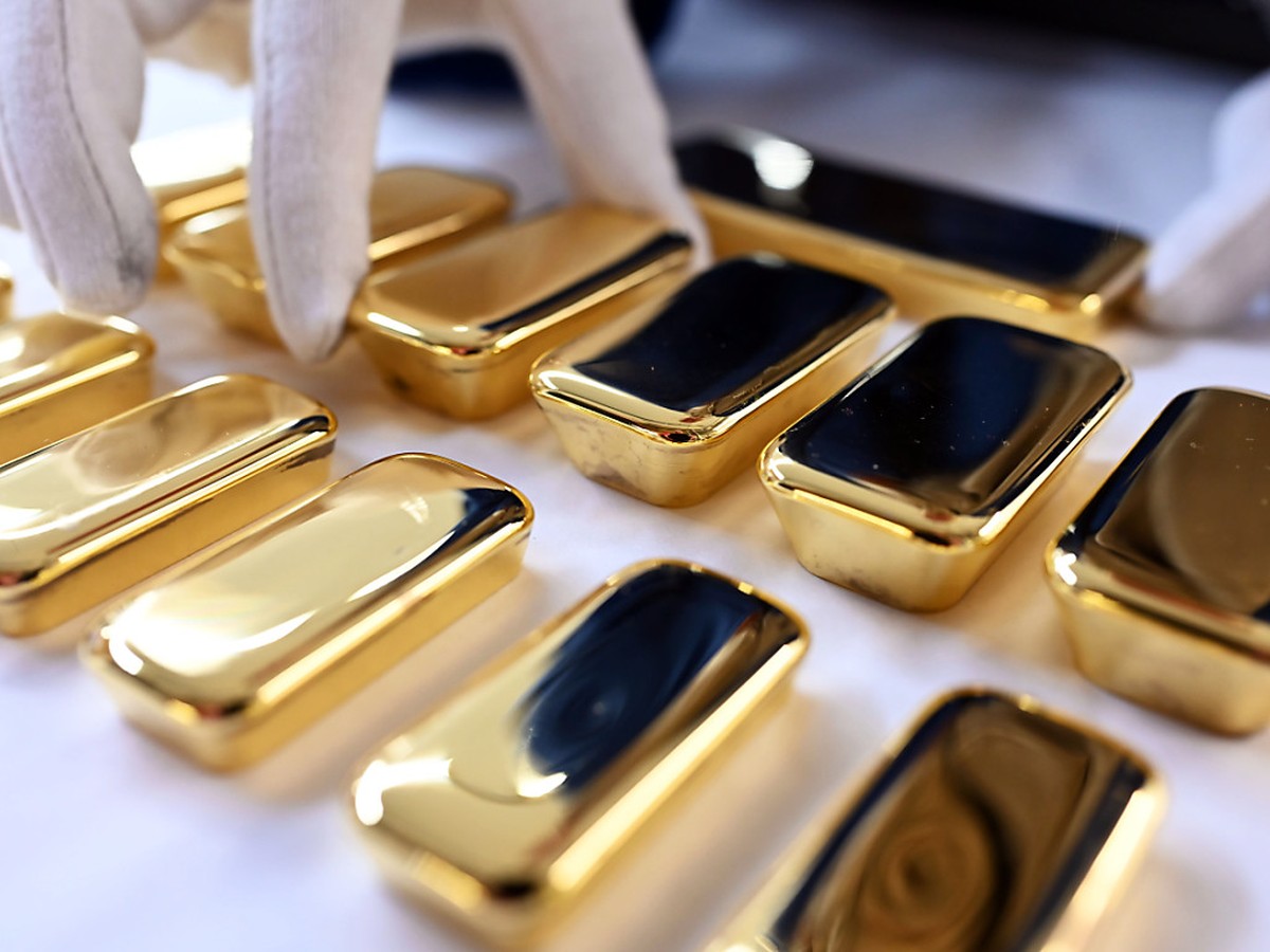 La plus grande raffinerie de Suisse n'a plus le droit de se parer du label Swiss Better Gold. C'est pour cette raison qu'elle a déposé sans plus attendre sa démission de l'organisa ...