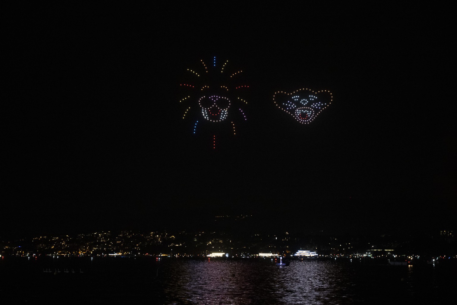 Drohnenshow am Zueri Faescht, aufgenommen am Freitag, 7. Juli 2023 in Zuerich. An diesem Wochenende werden ueber 2 Millionen Besucherinnen und Besucher in der Limmatstadt erwartet. (KEYSTONE/Ennio Lea ...