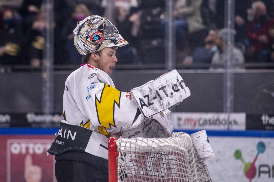 Torhueter Loic Galley von Ajoie beim Eishockey Qualifikationsspiel der National League zwischen dem EV Zug und dem HC Ajoie am Freitag, 28. Januar 2022 in Zug. (KEYSTONE/Urs Flueeler).