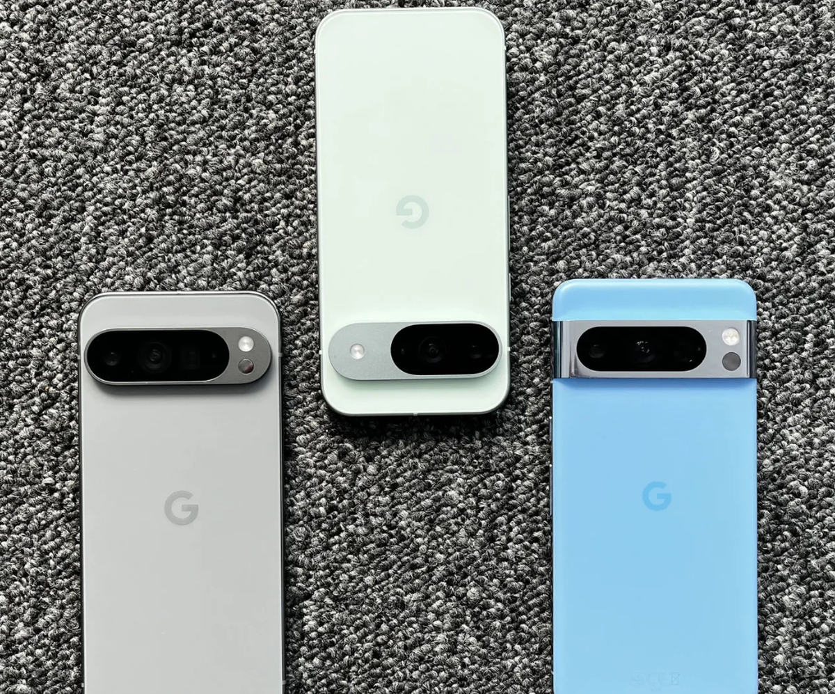 Pixel 9 Pro XL (links) und Pixel 9 (Mitte): Die neue Kameraleiste ist nicht mehr mit dem äusseren Rahmen verbunden, wie beim Pixel 8 Pro (rechts).