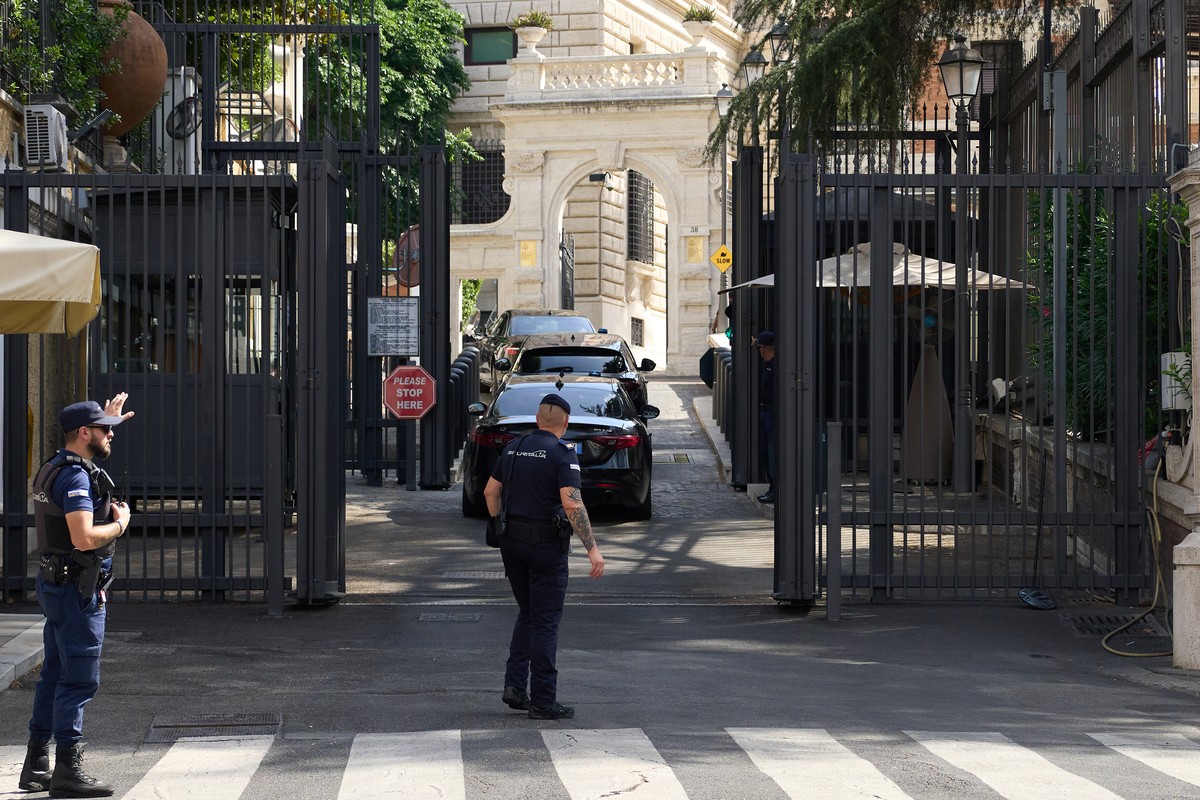 A motorcade arrives at the United States' Embassy in Rome, Italy, where ambassadors-level talks between Israel and Lebanon are expected to take place, Tuesday, July 14, 2026. (AP Photo/Alessandra ...