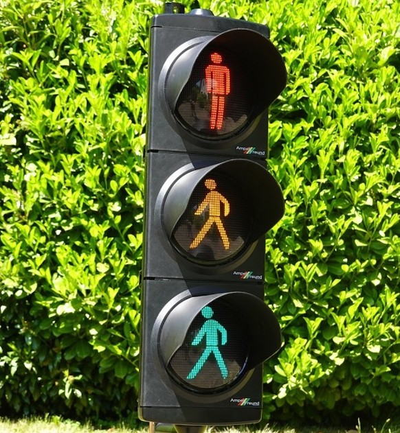 Schweizer Fussgängerampel. Ampelmännchen.
https://www.youtube.com/watch?v=macgfocq_EU