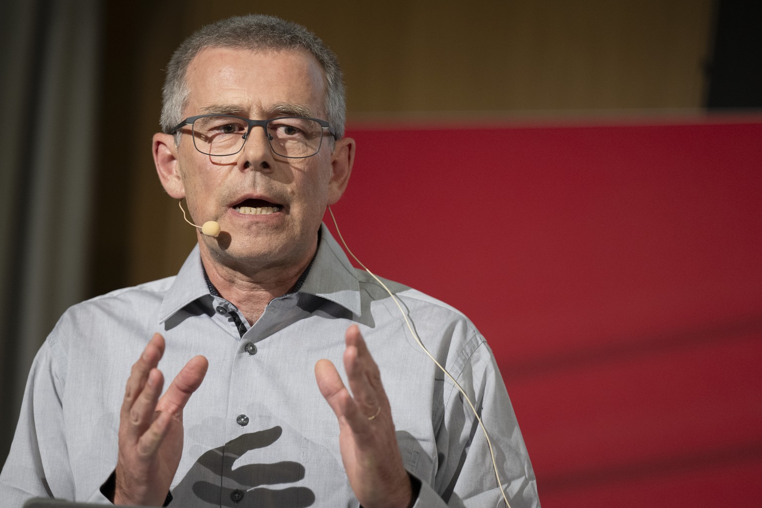 Rudolf Buechi, Stv. Leiter Infrastruktur SBB, anlaesslich der Medienkonferenz zur Entgleisung eines Gueterzugwagens im Gotthard-Basistunnel, am Mittwoch, 16. August 2023 in Bern. Der Tunnel bleibt fue ...