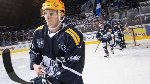 Ambri&#039;s player Dominik Kubalik, during the fourth leg of the playoff quarterfinals of the ice hockey National League Swiss Championship between HC Ambri-Piotta and EHC Biel, at the ice stadium Va ...