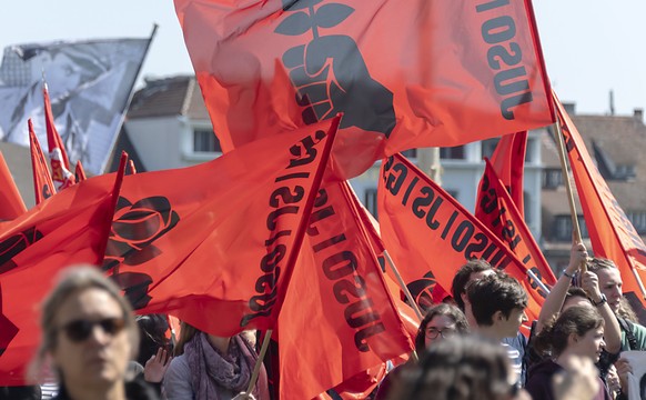 Wegen Coronavirus-Pandemie 2020 nicht zu sehen: Ein Demonstrationszug, hier am 1. Mai 2019 in Basel. (Archivbild)