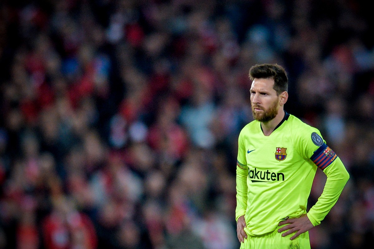 epaselect epa07554621 Barcelona's Lionel Messi reacts during the UEFA Champions League semi final second leg soccer match between Liverpool FC and FC Barcelona at Anfield stadium in Liverpool, Br ...