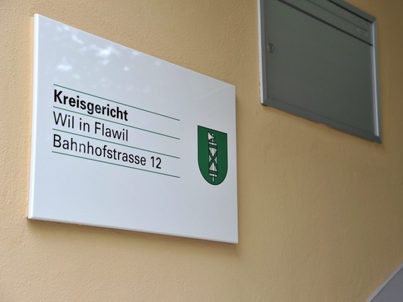 Das Kreisgericht Wil in Flawil SG hat einen 47-jährigen Mann, der im Mai 2018 seine Ehefrau tötete, zu einer Freiheitsstrafe von 12,5 Jahren verurteilt, aufgeschoben zu Gunsten einer stationären Massn ...