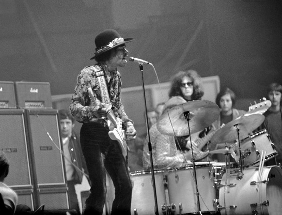 --- ARCHIVE --- DIE MONSTERKONZERTE VOM 30. UND 31. MAI 1968 IM ZUERCHER HALLENSTADION VOR 50 JAHREN MIT JOHN MAYALL, TRAFFIC, MOVE, ERIC BURDON UND JIMI HENDRIX ALS STAR UND BUERGERSCHRECK, GINGEN IN ...