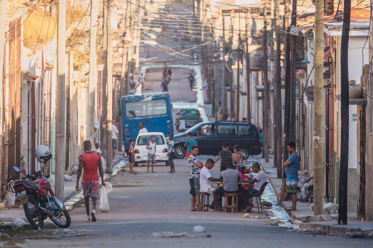 The everyday life of the Cuban people on the streets of the province of Matanzas city xkwx background, buildings, cars, city, cuba, daytime, environment, houses, landmark, lifestyle, matanzas, outdoor ...