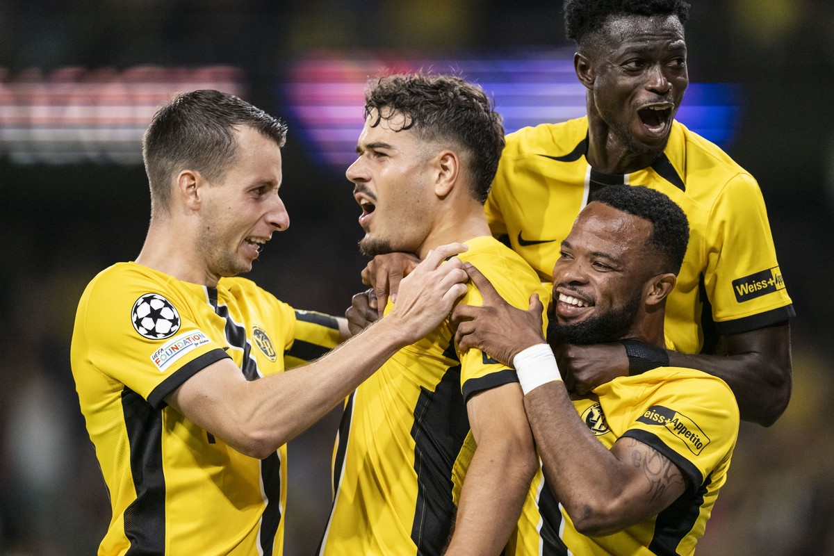 YB's Filip Ugrinic, 2nd left, celebrates his goal by penalty to 3:2 with Sandro Lauper, left, and from left, Ebrima Colley and Meschack Elia, during the Uefa Champions League playoff soccer match ...