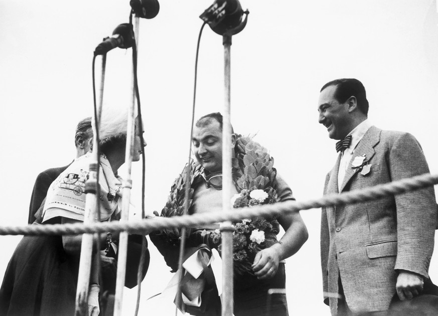 Silverstone, England. 12th - 14th July 1951. Jose Froilan Gonzalez (Ferrari 375), 1st position, podium, portrait. PUBLICATIONxINxGERxSUIxAUTxHUNxONLY open-uri20121023-21664-1hxb10v