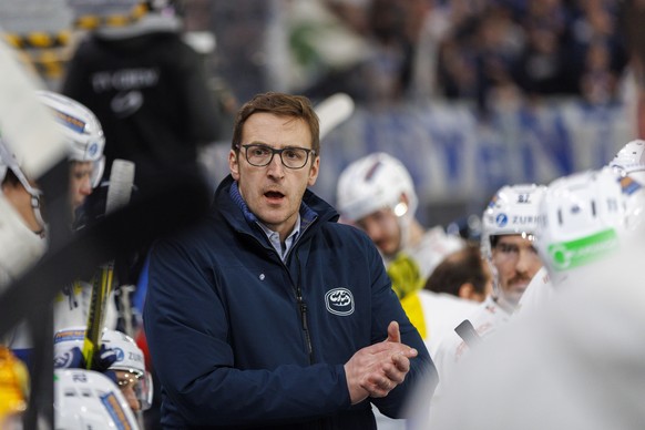 HC Ambri-Piotta Cheftrainer Luca Cereda waehrend dem Eishockey-Meisterschaftsspiel der National League zwischen den SC Rapperswil-Jona Lakers und dem HC Ambri-Piotta am Samstag, 5. November 2022, in R ...