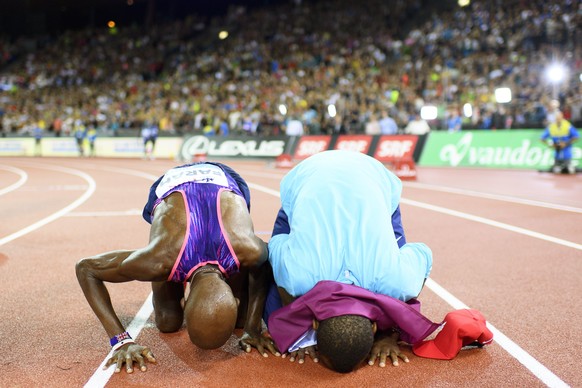 epa06160889 Mo Farah (L) of Britain reacts next to high jumper Mutaz Essa Barshim (R) of Qatar after winning the men&#039;s 5,000m race during the Weltklasse IAAF Diamond League international athletic ...