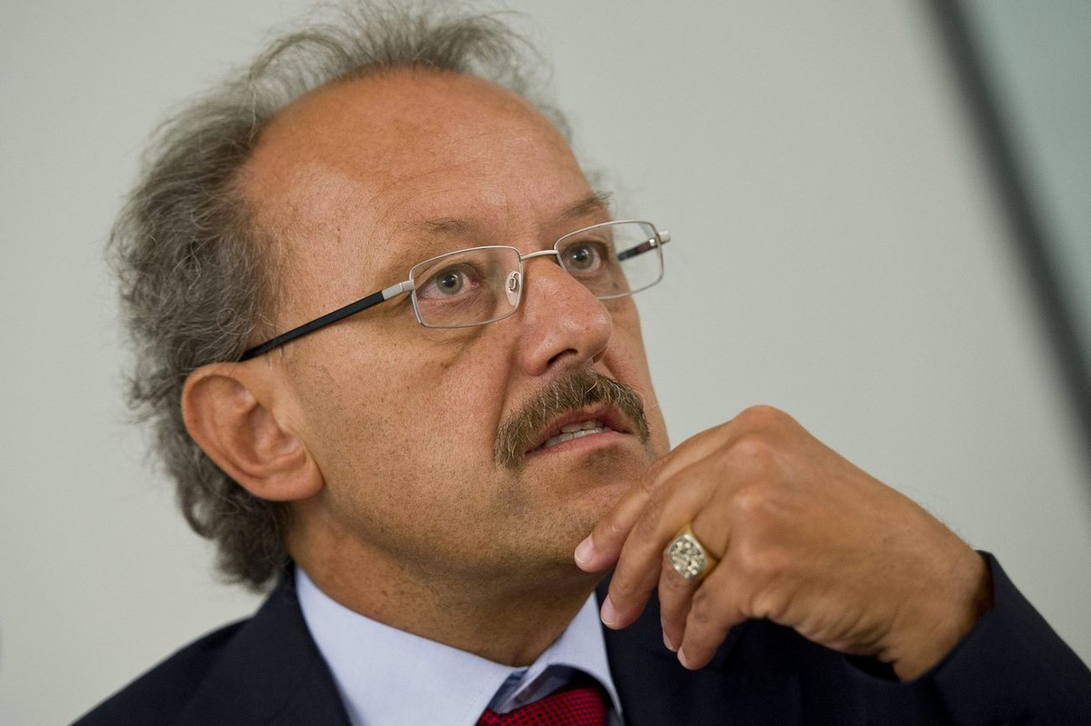 Thomas Hansjakob, Erster Staatsanwalt, informiert an der Medienkonferenz zum "Fall Wil" am Mittwoch 22. August 2012 in St. Gallen. ..Der Verwaltungsrat der Spitalverbunde des Kantons St. Gal ...