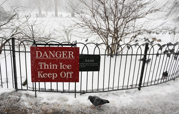 epa06570343 A sign warning of thin ice on a pool in St.James&#039;s Park in central London, Britain, 28 February 2018. Heavy snow fall and sub-zero temperatures have hit Britain with more heavy snow e ...