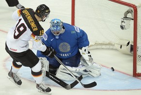 Thomas Oppenheimer versenkt seinen Penalty souverän.