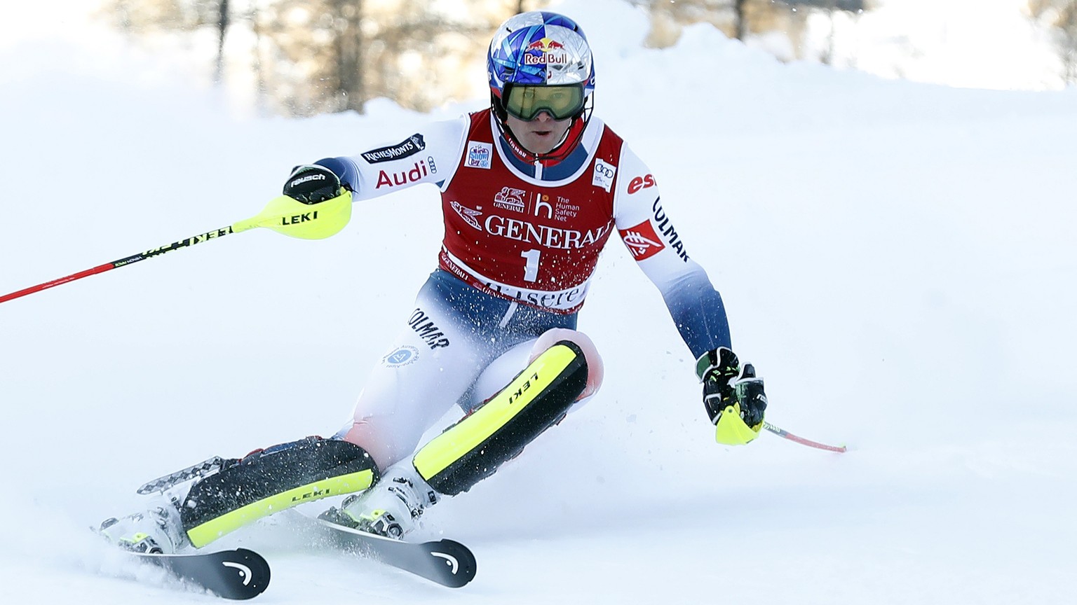 epa08072831 Alexis Pinturault of France in action during the Men's Slalom race at the FIS Alpine Skiing World Cup in Val d'Isere, France, 15 December 2019 EPA/SEBASTIEN NOGIER