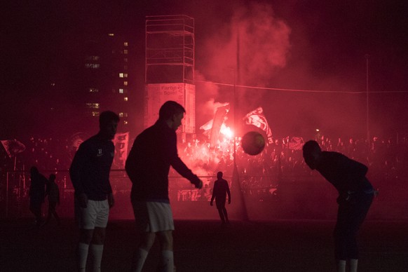 Die Lichter des Stadion Bruegglifeld gehen vor dem Spiel aus beim Challenge League Meisterschaftsspiel zwischen dem FC Aarau und dem FC Zuerich vom Montag, 13.Maerz 2017, in Aarau. (KEYSTONE/Urs Fluee ...