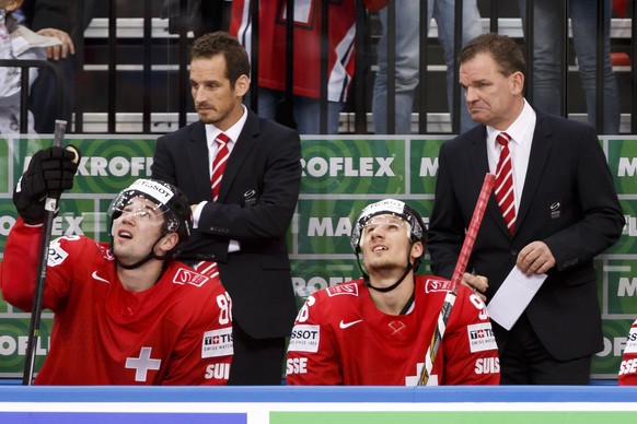 Sean Simpson, back right, head coach of Switzerland national ice hockey team, and Patrick Fischer, back left, assistant coach of Switzerlands national ice hockey team, react behind Switzerland&#039;s  ...