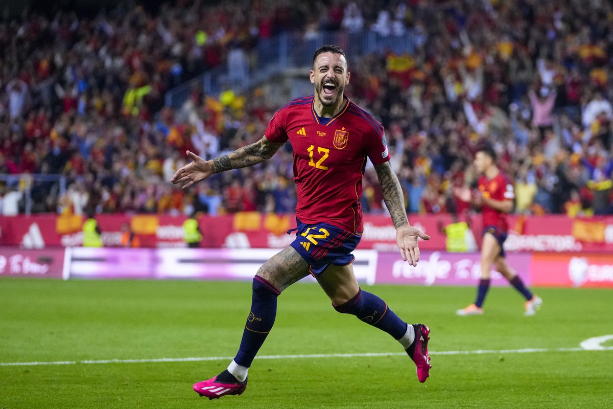 Spain's Joselu celebrates scoring his side's 3rd goal during the Euro 2024 group A qualifying soccer match between Spain and Norway at La Rosaleda stadium in Malaga, Spain, Saturday, March 2 ...