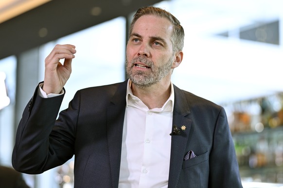 Martin Nydegger, Direktor Schweiz Tourismusan der Jahresmedienkonferenz von Schweiz Tourismus auf dem Flughafen Zuerich in Kloten am Donnerstag, 24. Februar 2022. (KEYSTONE/Walter Bieri )