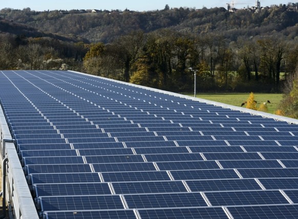 Solaranlage in Daillens. Photovoltaik ist eine der Methoden, um den nationalen