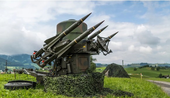 Die Schweizer Armee verfügt zurzeit über 96 Stinger-Einheiten (siehe Bild). Damit ist sie nur ungenügend geschützt gegen Bedrohungen aus der Luft.