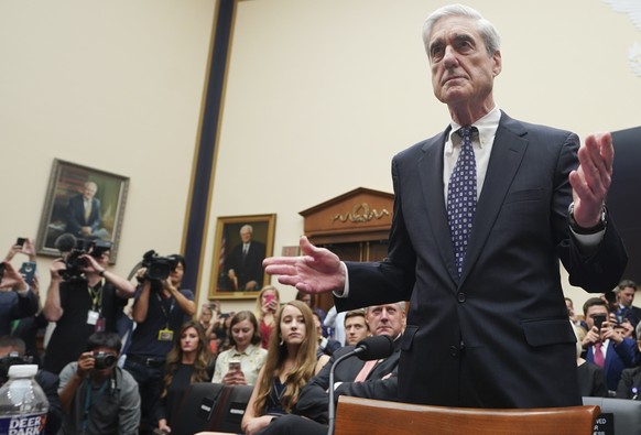 epa07891108 Former Special Counsel Robert Mueller prepares to testify before the House Judiciary Committee during a much-anticipated hearing about Russian interference into the 2016 election, and poss ...
