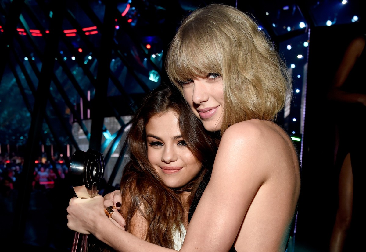 INGLEWOOD, CALIFORNIA - APRIL 03: Recording artists Selena Gomez and Taylor Swift backstage at the iHeartRadio Music Awards which broadcasted live on TBS, TNT, AND TRUTV from The Forum on April 3, 201 ...