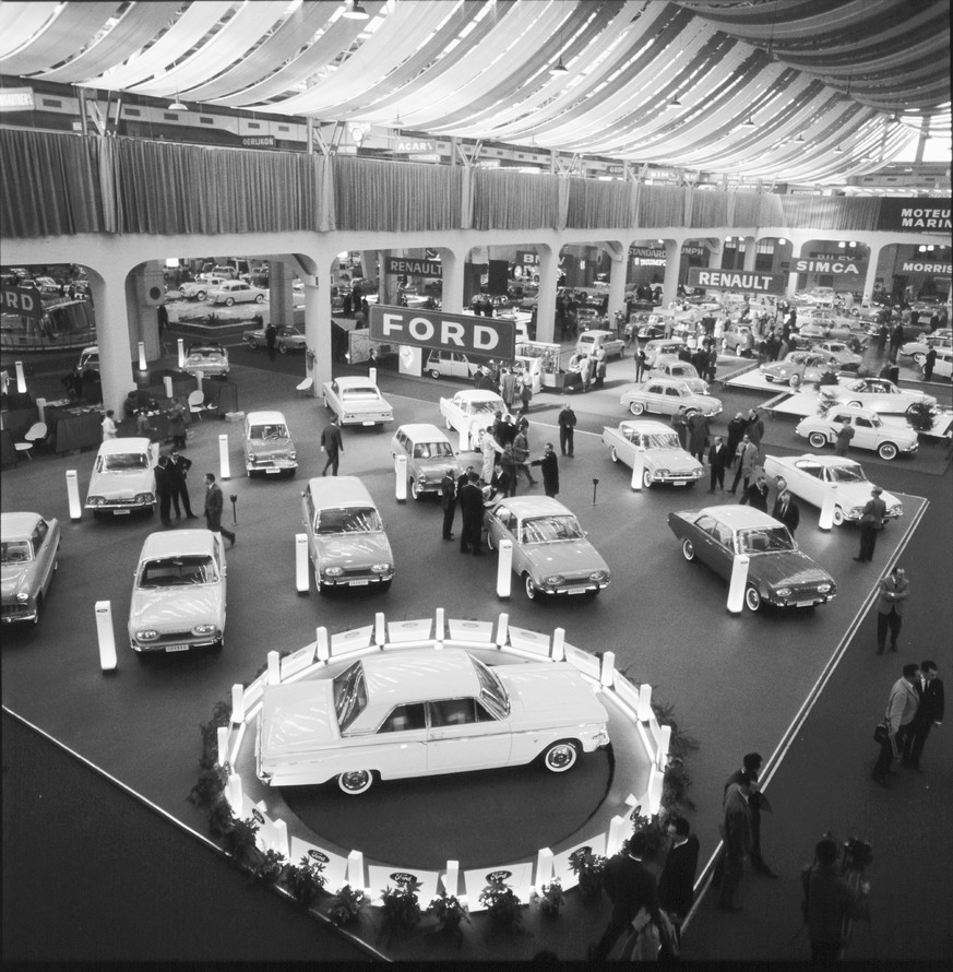 Photographer: Metzger, Jack Title: Geneva Motor Show Description: Interior shot of an exhibition hall, Ford cars Date: 1962
