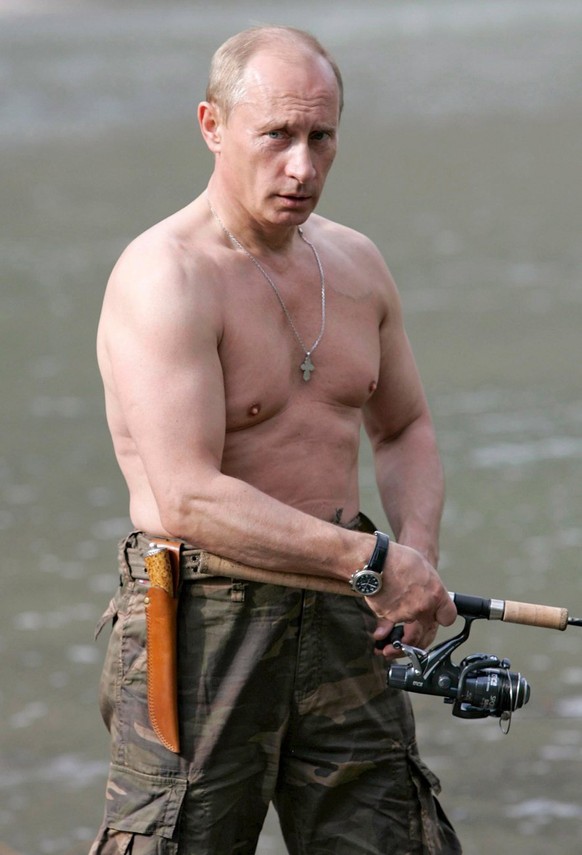 Starker Führer oder lächerlicher Macho? Wladmir Putin beim Angeln.