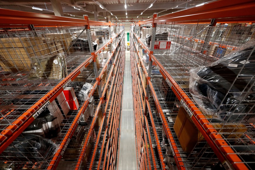 epa06313992 A general view over racks in the new Amazon logistic and distribution center in Werne, Germany, 07 November 2017. The official inauguration is scheduled for January 2018. EPA/FRIEDEMANN VO ...