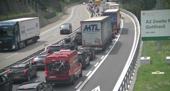 Stau vor dem Gotthard in Fahrtrichtung Süden am 28. Juli um 12:26 Uhr.