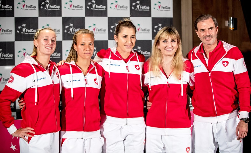 epa06508262 (L-R) Swiss Fed Cup team players Jil Teichmann, Viktorija Golubic, Belinda Bencic, Timea Bacsinszky, and team captain Heinz Guenthardt pose for photographers after the draw ceremony of the ...