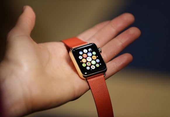 Die Gold-Version der Apple Watch kostet 10'000 Dollar. Sie ist wasserdicht und der Akku hält zwei Wochen. Haha, schön wär's.&nbsp;