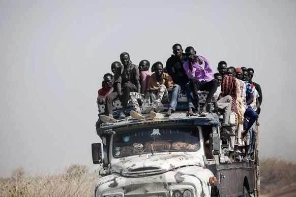 epa11000674 epa10622722 Sudanese refugees and South Sudanese returnees travel atop a truck transporting them from the border towards the Upper Nile State town of Renk, South Sudan, 12 May 2023. Fleein ...