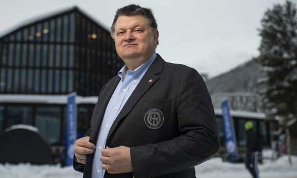 ARCHIV - ZUM KEYSTONE-SDA-TEXT UEBER DEN HC DAVOS-PRAESIDENTEN GAUDENZ DOMENIG STELLEN WIR IHNEN FOLGENDES BILD ZUR VERFUEGUNG - Gaudenz F. Domenig, president of HC Davos, poses at the 93th Spengler C ...