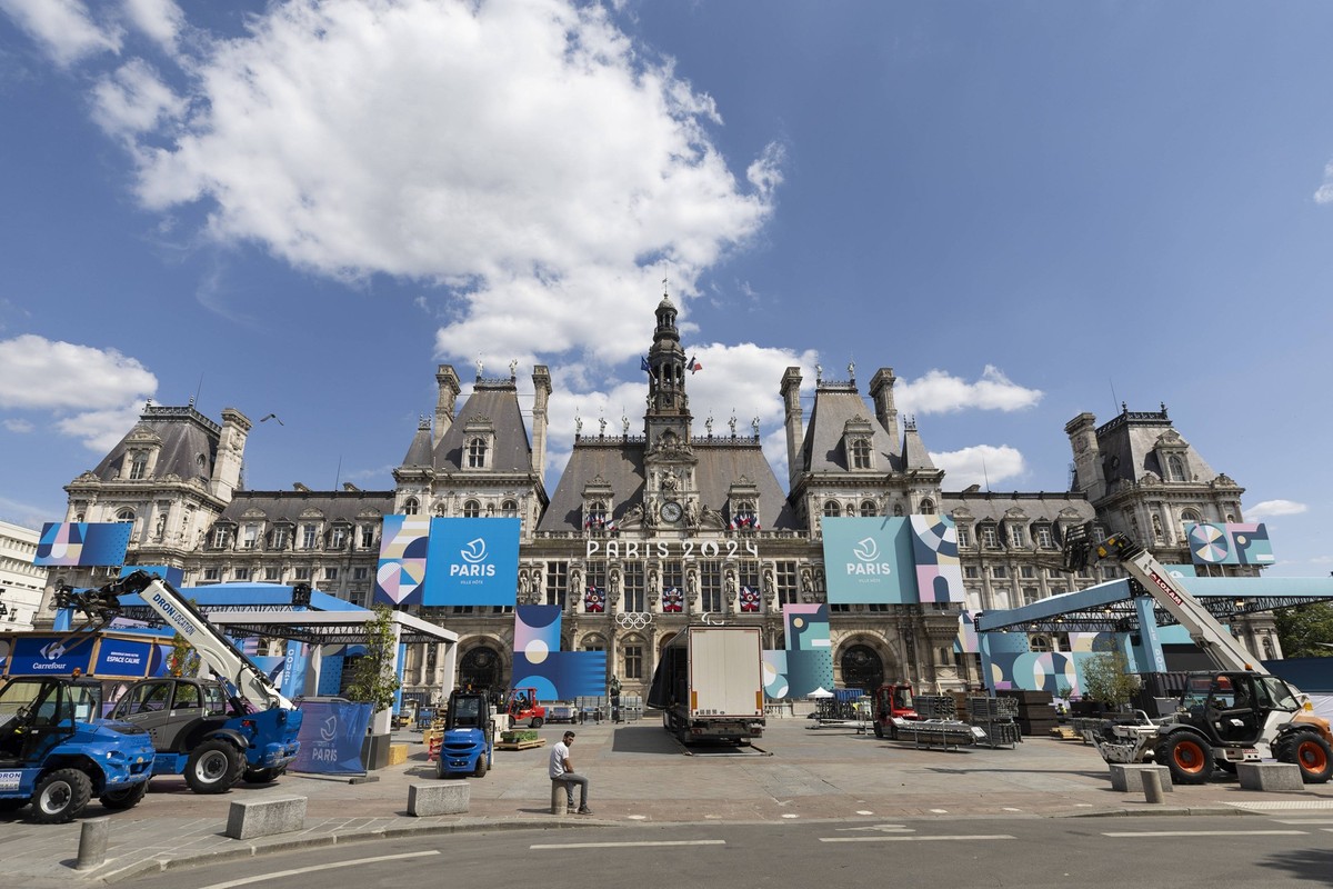Bauarbeiten am Rathaus, Hotel de Ville fuer die olympischen Spiele. Vorbereitungen in Paris auf die Olympischen Spiele, am 17.07.2024, Olympische Spiele Paris 2024 / Frankreich Â *** Construction work ...