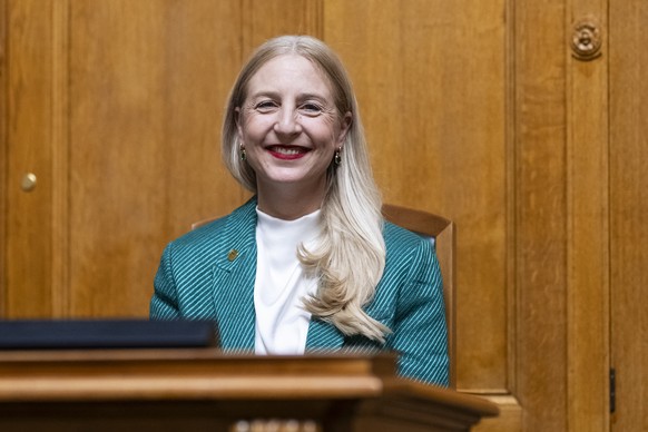 Die soeben gewaehlte erste Vizepraesident des Nationalrats, Katja Christ, GLP-BS, freut sich ueber ihre Wahl, an der Wintersession der Eidgenoessischen Raete, am Montag, 1. Dezember 2025 im Nationalra ...