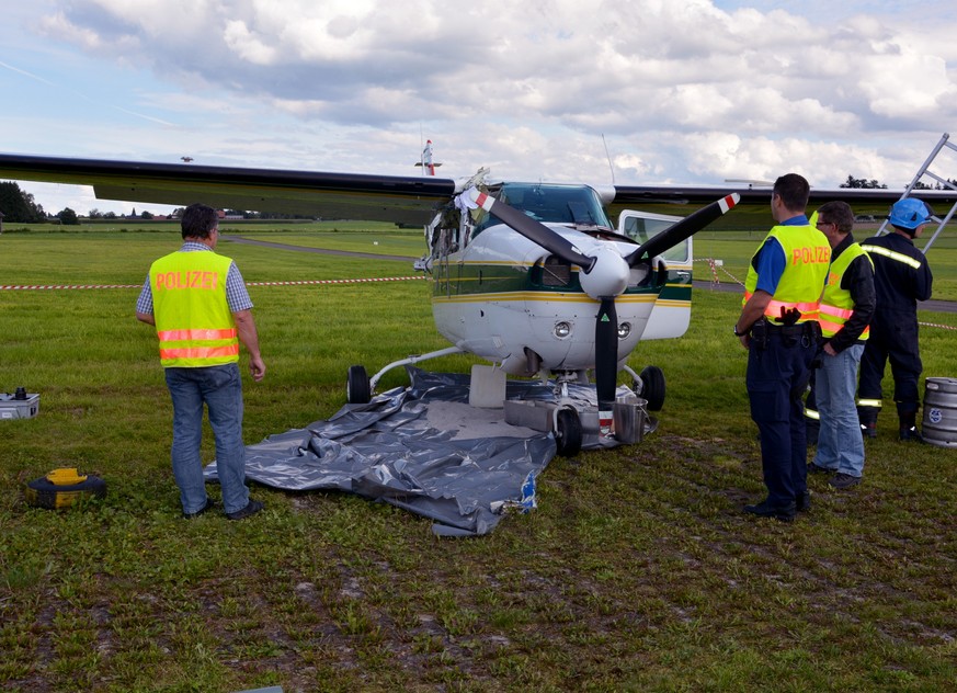 Eines der Flugzeuge flog nach der Kollision weiter und landete auf dem Flughafen Sitterdorf SG.